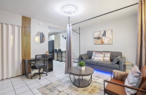 Franklin Park Apartment | Stylish & Peaceful Haven - 10mins to O'Hare Airport!