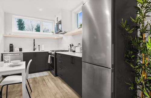 Mechanicsville Apartment | Stylish Queen Studio Apartment with Fast Wi-Fi & Parking