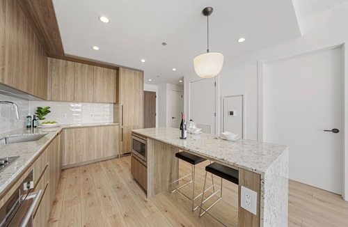 Killgubbin Apartment | Stylish River North Suites Luxe Comfort Near Chicago’s Best Shopping & Nightlife