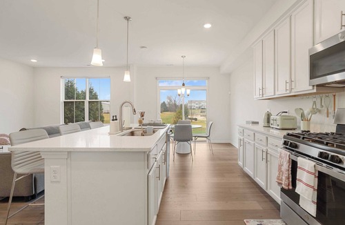 Fox Valley House | Stylish Townhome with Garage on Talbot - Perfect for Long Stays! #42324
