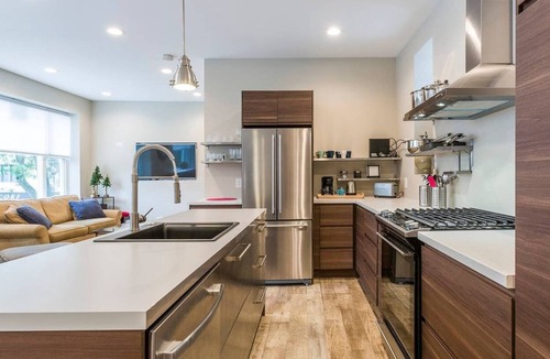 Forest Park Apartment | Stylish & Urban - Oak Park/Forest Park, Pets OK