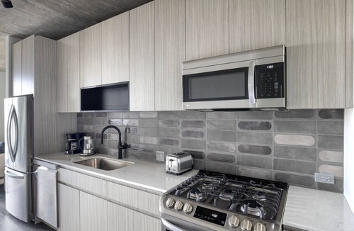 West Town Apartment | Stylish West Loop 1BR w/Pool & Gym, nr Union Park, by Blueground