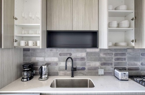 West Town Apartment | Stylish West Loop 1BR w/Pool & Gym, nr Union Park, by Blueground