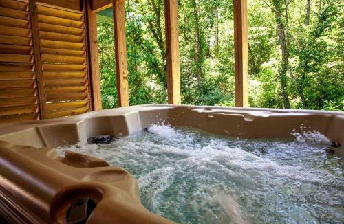 Equality House | Sublime Cabin with Hot-tub and Fire Pit in Herold, Illinois