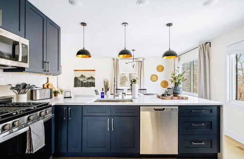 Homewood House | Suburban Haven: Cozy Escape with a Touch of Luxury