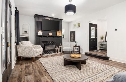 Pekin House | Suburban Sanctuary 3BD Perfect for Long Stays