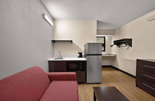 Peoria Hotel | Suburban Studios Peoria