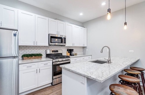 Wrightwood Neighbors Apartment | Suite 1 on Southport 4 Queen Beds!