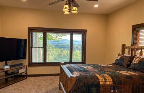 Michael Apartment | Suite 2 Remodeled 2BR w Kitchen & Grill