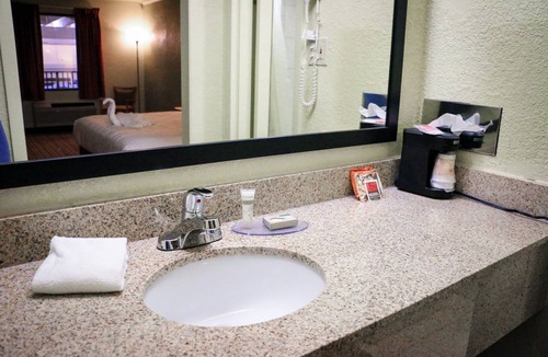 Mattoon Hotel | Suite Dreams Hotel