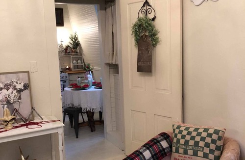 Elsah Apartment | Suite Jane - private complete 2 bedroom apartment in historical village