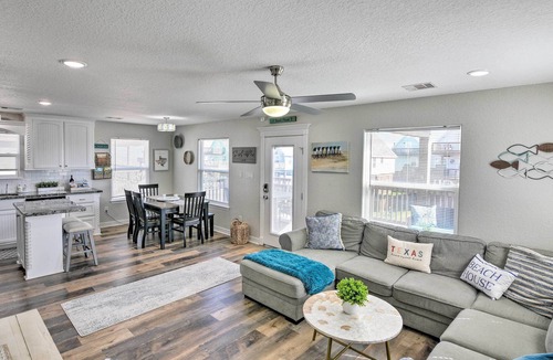 Surfside Beach House | Sun-Soaked Texas Getaway w/ Multiple Decks!