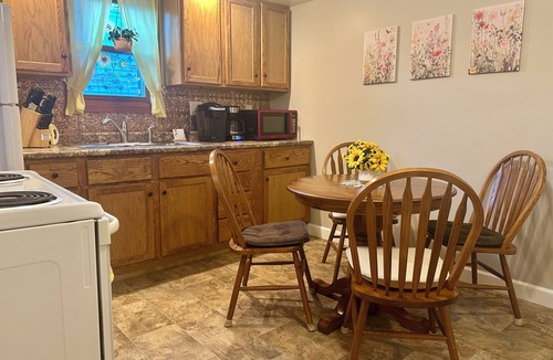 Springfield House | Sunflower Cottage