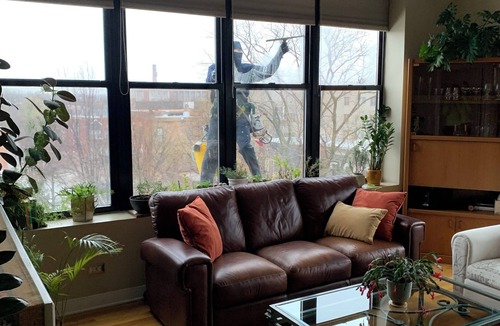 Near West Side Condo | Sunlit Room+Bath in Chicago Condo near United Center, West Loop, & Med District