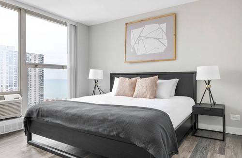 Edgewater Beach Apartment | Sunny Edgewater 2BR w/ Gym, Deck & Lounge, 5 blocks to L, by Blueground
