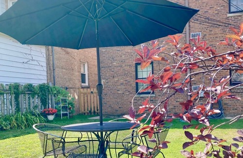 Evanston Apartment | Sunny Evanston Studio: Stylish Decor, Hardwood Floors, Fenced Yard & Parking