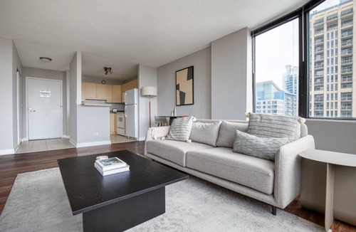 South Loop Apartment | Sunny South Loop 1BR, nr Soldier Field, CTA Train & Park, by Blueground