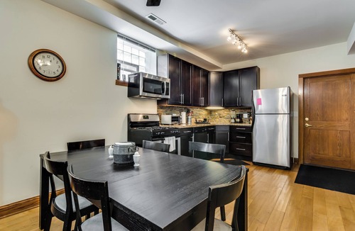 Bucktown Condo | Sunny & Spacious Bucktown 3Bd/2Ba w/Laundry