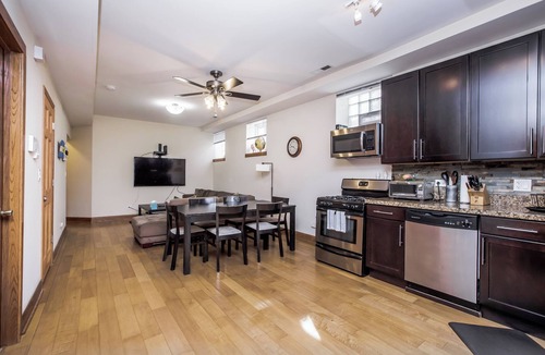Bucktown Condo | Sunny & Spacious Bucktown 3Bd/2Ba w/Laundry