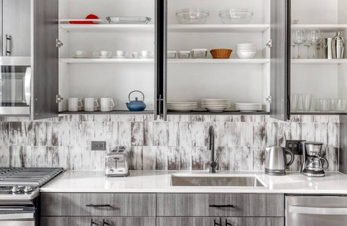 Near West Side Apartment | Sunny West Loop Studio w/ Gym & Pool, 2 blocks from L, by Blueground