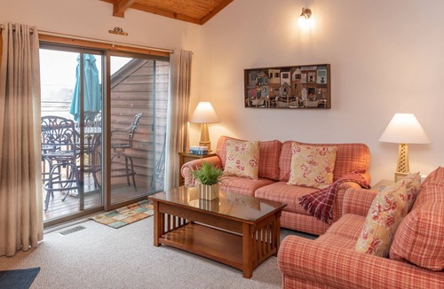 Sunplace House | Sunplace #02: Lake Access, Townhouse, Fireplace, Community Pool!