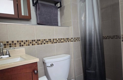 Evergreen Park Apartment | Suns & Roses Duplex