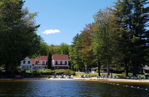 North Sebago Cottage | Sunset Cottage-Private Beach-Pets Welcome - Round Table Lodge, Sebago, Maine
