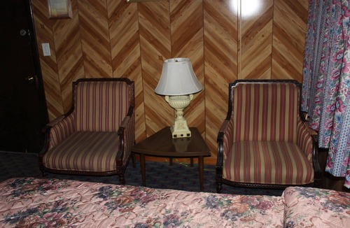 Lake Bluff Hotel | Sunset Motel