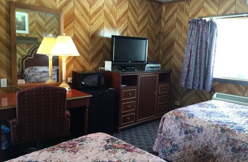 Lake Bluff Hotel | Sunset Motel