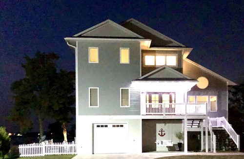 Emerald Isle House | Sunset, sunrise, golf cart, kayak, paddle board, launch, pet friendly & fenced.