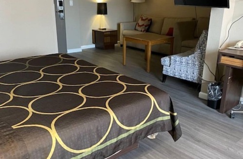 Alton Hotel | Super 8 by Wyndham Alton