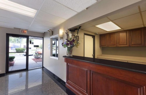 Bridgeview Hotel | Super 8 by Wyndham Bridgeview/Chicago Area
