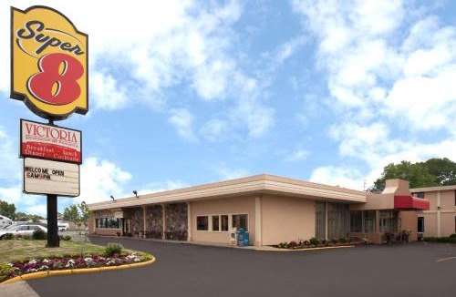 Melrose Park Hotel | Super 8 by Wyndham Chicago Northlake O'Hare South