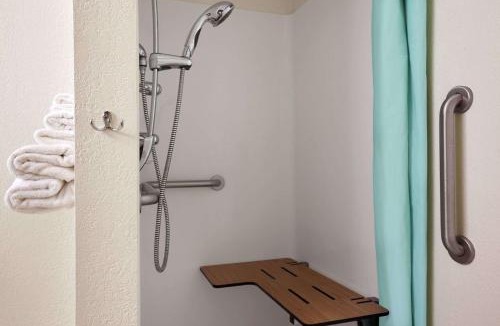 Collinsville Hotel | Super 8 by Wyndham Collinsville St. Louis