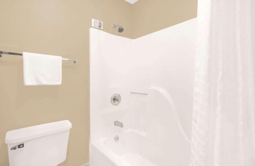Carbon Cliff Hotel | Super 8 by Wyndham East Moline