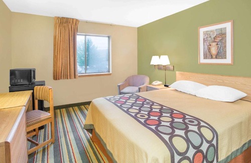 Carbon Cliff Hotel | Super 8 by Wyndham East Moline