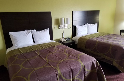 Galesburg Hotel | Super 8 by Wyndham Galesburg