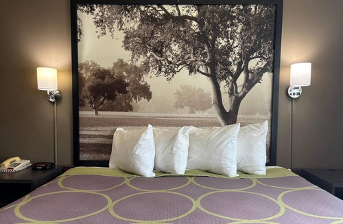 Grayville Hotel | Super 8 by Wyndham Grayville