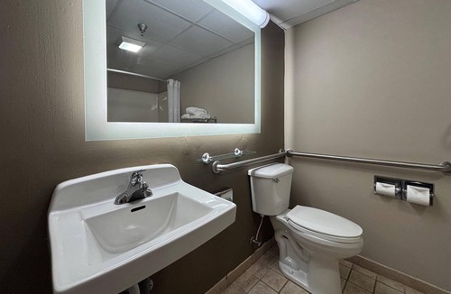 Grayville Hotel | Super 8 by Wyndham Grayville
