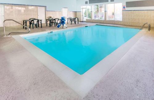 Joliet Hotel | Super 8 by Wyndham Joliet I-55 N/Chicago