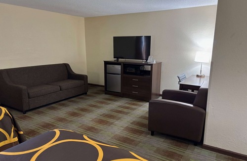 Lincoln Hotel | Super 8 by Wyndham Lincoln