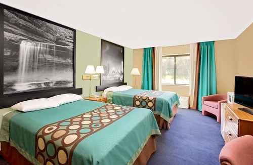 Macomb Hotel | Super 8 by Wyndham Macomb