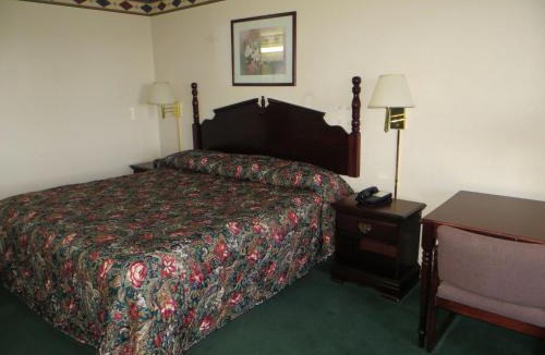 McLean Hotel | Super 8 by Wyndham McLean/Bloomington SW