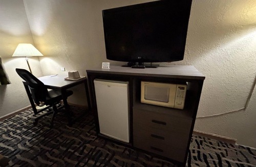 McLean Hotel | Super 8 by Wyndham McLean/Bloomington SW