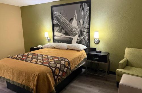 Mendota Hotel | Super 8 by Wyndham Mendota I-39