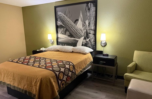 Mendota Hotel | Super 8 by Wyndham Mendota I-39