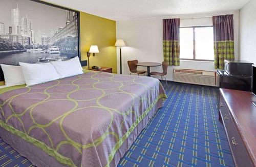 Monee Hotel | Super 8 by Wyndham Monee I-57