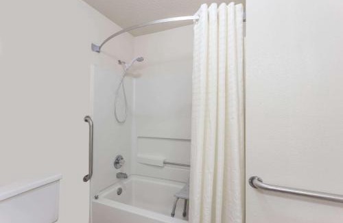 Morris Hotel | Super 8 by Wyndham Morris