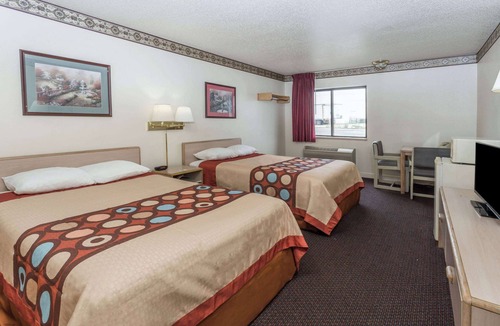 Morris Hotel | Super 8 by Wyndham Morris