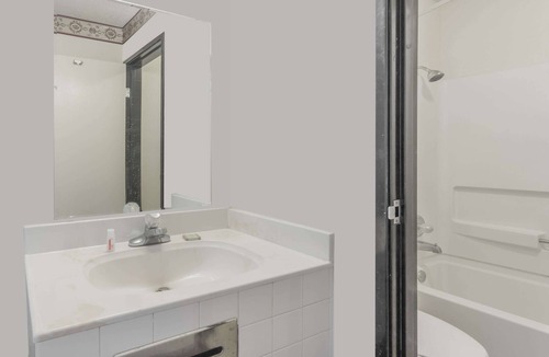 Morris Hotel | Super 8 by Wyndham Morris